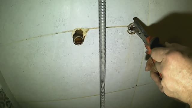 Замена эксцентрика смесителя в ванной. смотреть онлайн