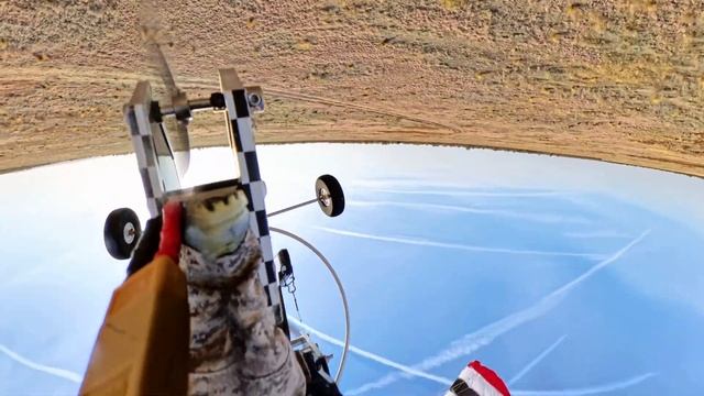 Радиоуправляемый параплан с мототележкой, пилот Илья,