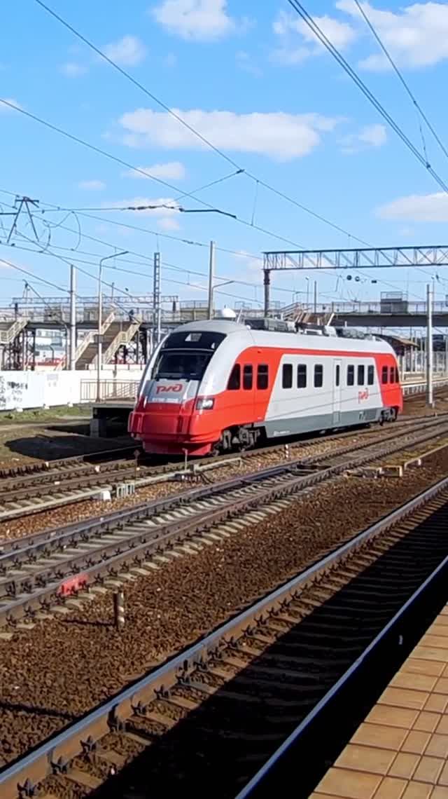 Автомотриса 611М-002 (ТЧ-10) следует через Алексеевскую линию на главный ход Октябрьской ж/д. смотреть онлайн