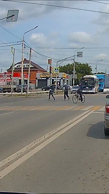 ПДД не для него, или просто 