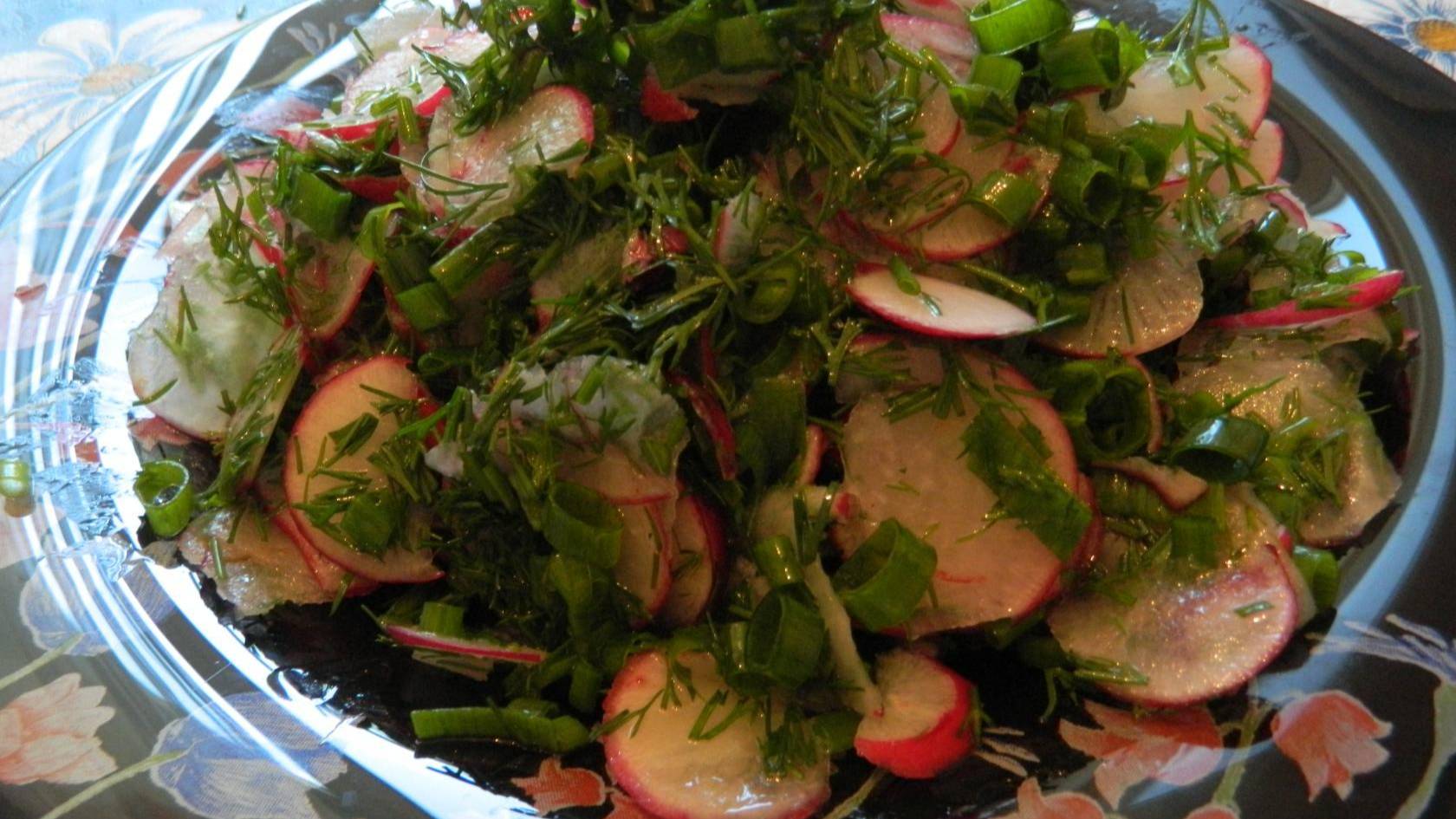 САЛАТ со СВЕЖЕЙ РАННЕЙ РЕДИСКОЙ из ОГОРОДА смотреть онлайн