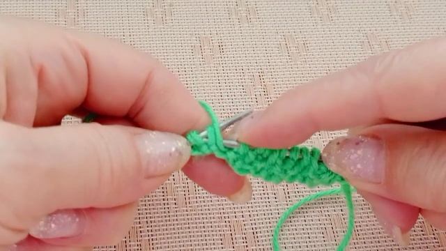 Шикарный двухсторонний узор спицами. 3 петли и 1 ряд.