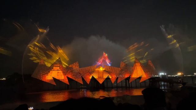 Сингапур, декабрь 2024 г. Лазерное шоу «Wings Of Time» («Крылья