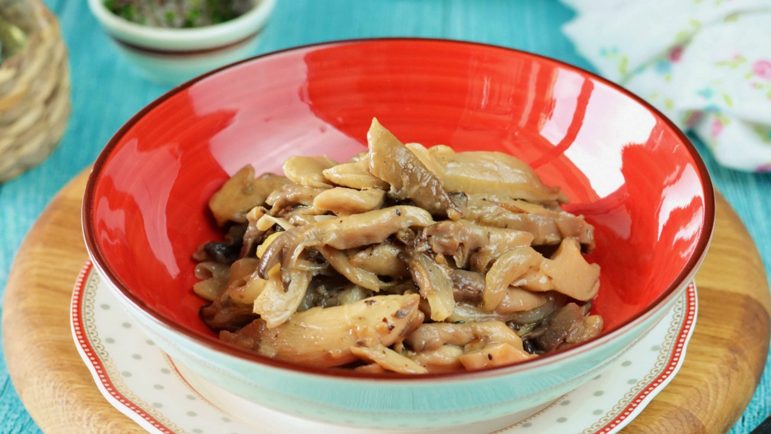 🍲 Жареные вешенки с луком на сковороде смотреть онлайн