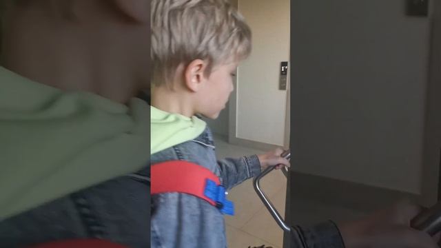 Я разбил вертолёт на пульте управления! Или нет! Смотр?