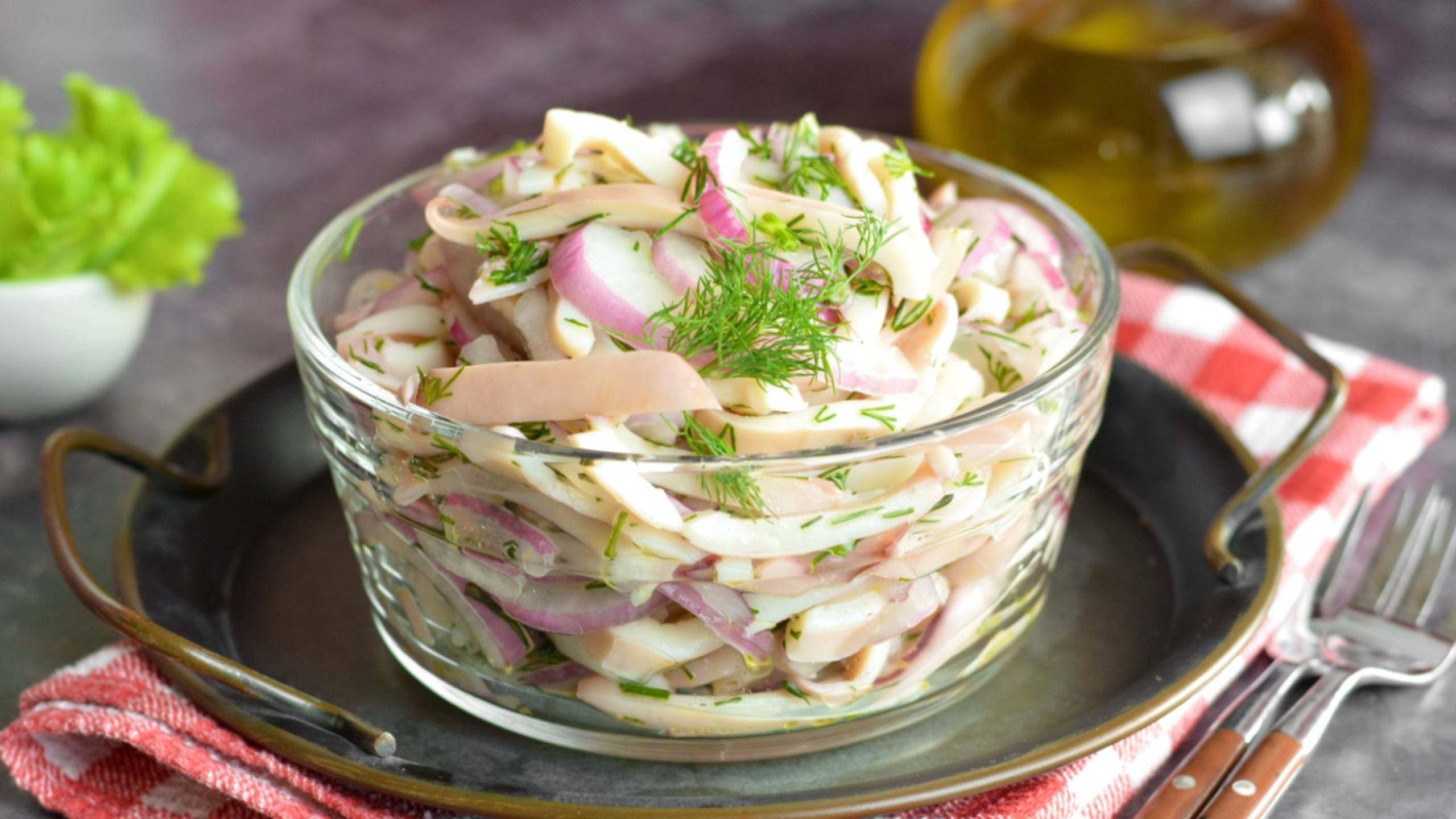 🍲 Салат из кальмаров с маринованным луком - просто и полезно! смотреть онлайн
