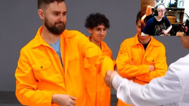 Реакция ПчЕла TV на It's ЭКСПЕРИМЕНТАТОРЫ СКОЛЬКО ЧЕЛОВЕ