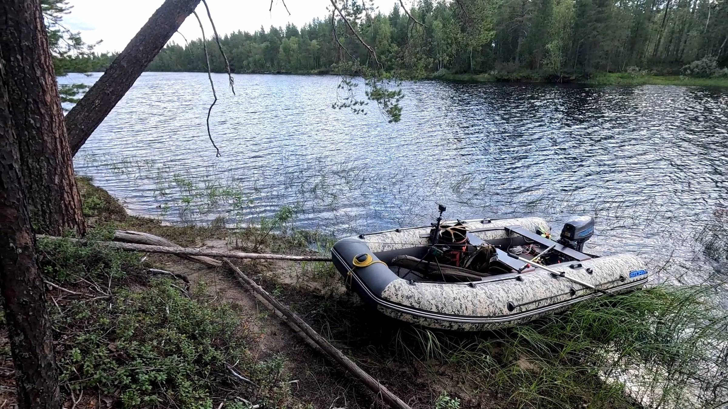 ЛЕСНОЕ ОЗЕРО ПОЛНОЕ ЗАГАДОК. РЫБАЛКА НА ТАЁЖНОЙ РЕКЕ. Лодка ПВХ STORMLINE Air Expedition 400 смотреть онлайн