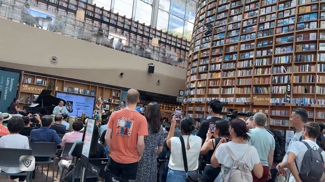 Самая современная библиотека в Корее(STARFIELD)