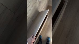 Отделка холодного балкона в светлых тонах