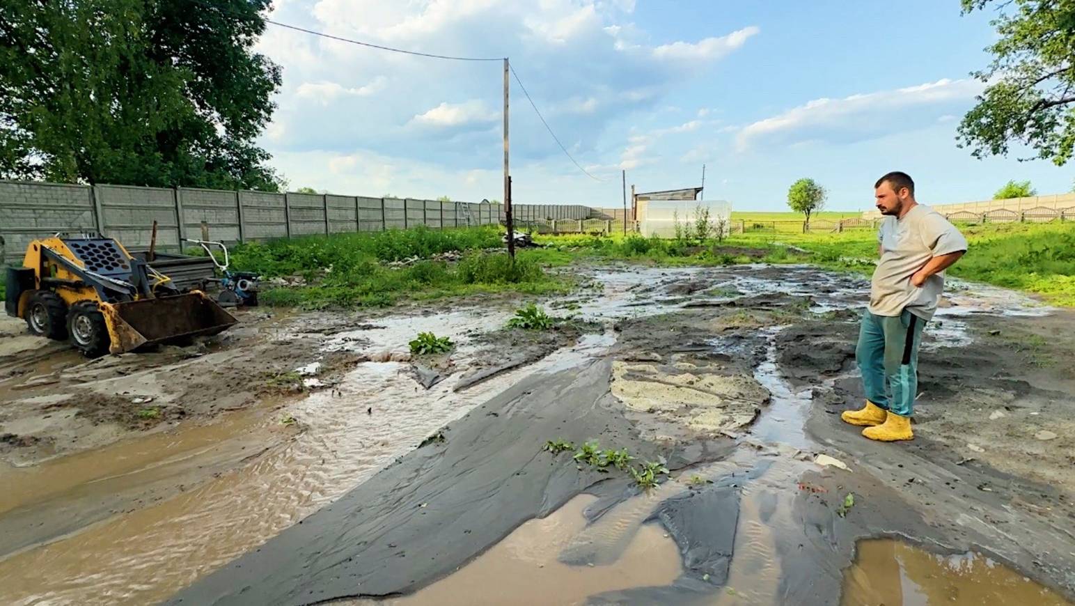 Нас затопило! Вся работа пошла насмарку! Что делать дальше? Привезли материал для кровли. смотреть онлайн