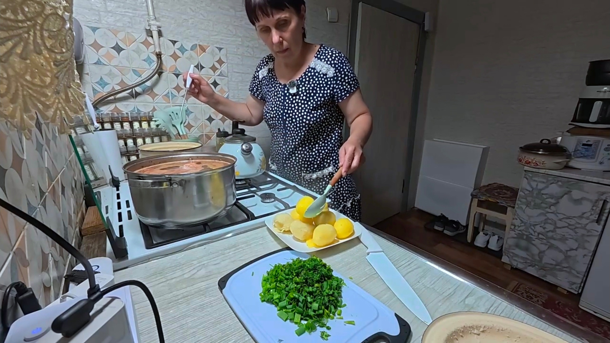 Хорошо отдохнули и вкусно поели. Жизнь простых людей в деревне смотреть онлайн