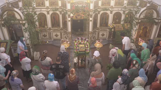 Запись трансляции 8 июня 9:00. Часы. Литургия смотреть онлайн