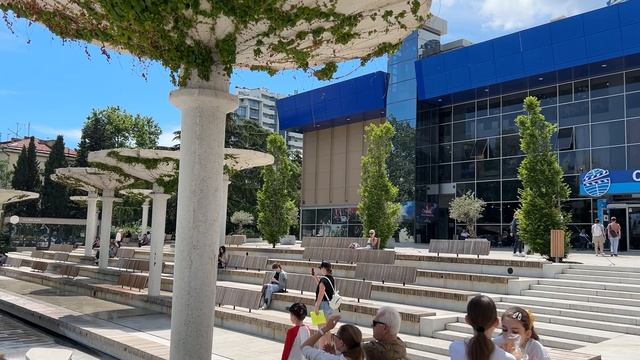 Ялта. Советская площадь. Фонтаны. Детское развлечение. 31 мая 2025. Крым. Crimea. Yalta. смотреть онлайн