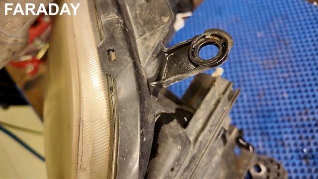 Toyota Auris Установка светодиодных линз внутренняя полир? смотреть онлайн