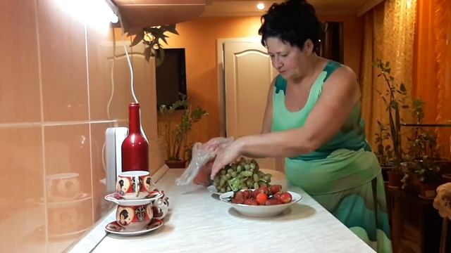 И клубничку, и виноград и овощи/ И всего то - 220 руб потр?