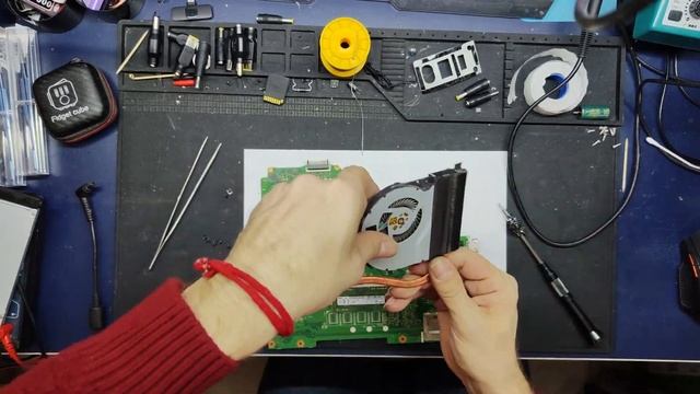 Залили ноутбук ASUS X55 и он не включается