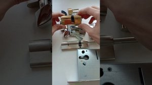 Как узнать размеры цилиндра  дверного замка?
