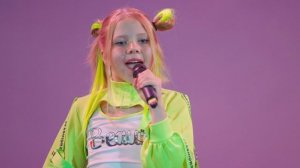 «Хочу на ручки». Исп. Арина Зверева