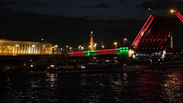 Развод Дворцового моста в Петербурге. смотреть онлайн