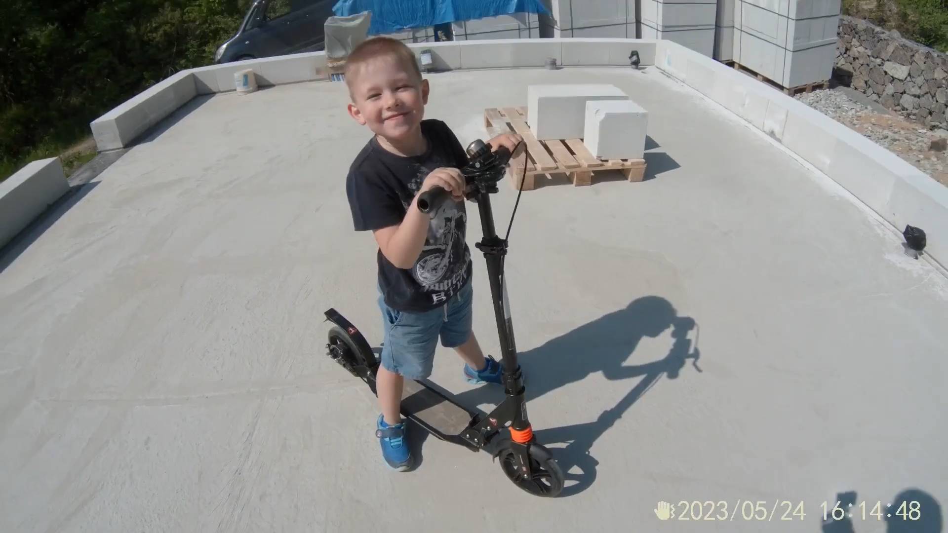 Дом из газоблока, своими руками.
Первый ряд. смотреть онлайн