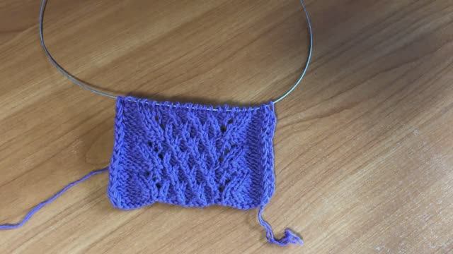 Сегодня свяжем вот такой узор спицами смотреть онлайн