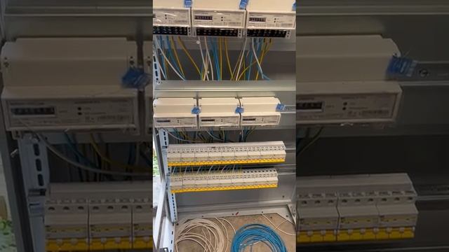 Собираем щит 380в на 9 потребителей для торгового центра. смотреть онлайн