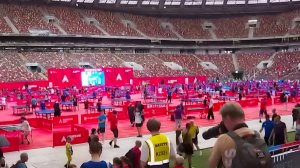 На большой спортивной арене «Лужники» в Москве проходит фестиваль по настольному теннису
