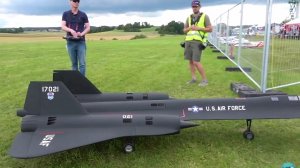 Летающая модель военного самолёта