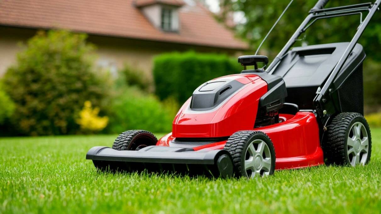 Газон как с картинки: Затачиваем нож газонокосилки Makita правильно