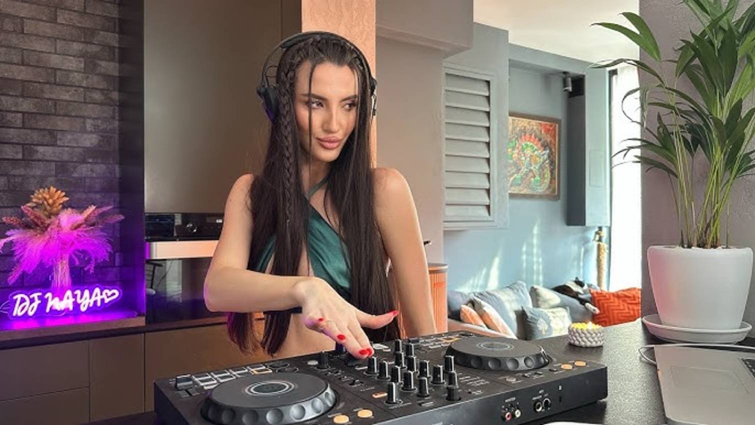 NAYA SALAMANDRA 🐍 | HOME DJ SESSION смотреть онлайн