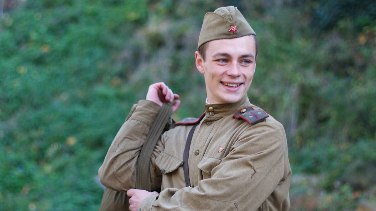 «Война» Роберт Рождественский. "Встань лейтенант". смотреть онлайн