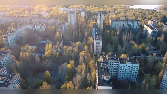 ПРИПЯТЬ.МОЛЧАТ ДОМА. КРЫШИ.