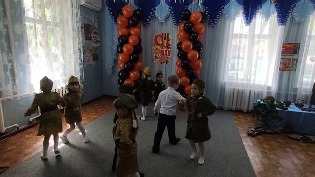 Танец "Смуглянка" в исполнении средней группы смотреть онлайн