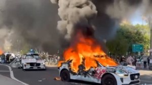 Горят машины в США