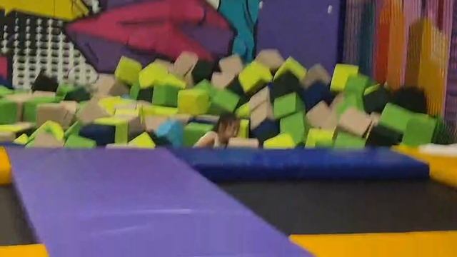 Я приехала в парк развлечений тайка бум со своей подругой Алисой смотреть онлайн