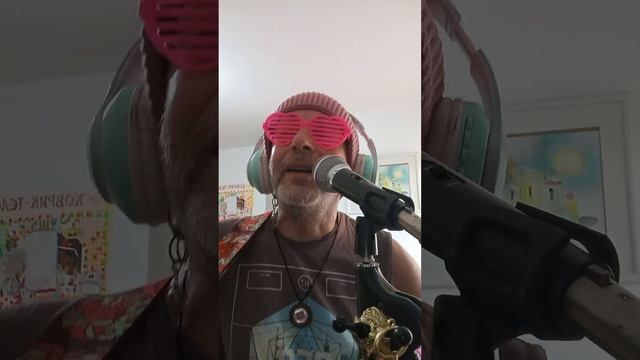 СМЕРТЬ ПОД МИКРОФОНОМ