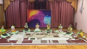 КЛАВЕСЫ,  ЛОЖКИ,  МЯЧИКИ.  Музыкально-ритмическая игра "ДВА ДРУЖКА". Кто по мостику пойдёт ...