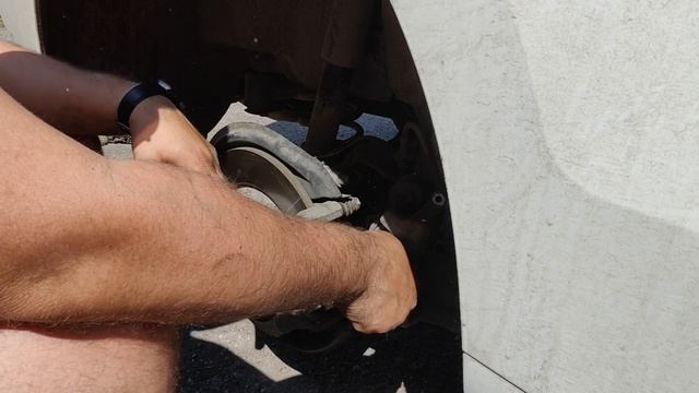 VW SHARAN 7N, замена задних тормозных колодок.