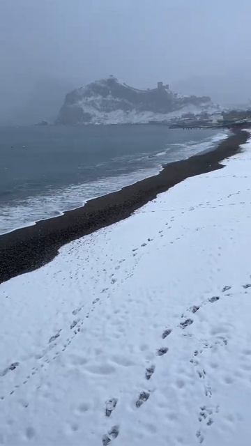 Центральный пляж города Судак смотреть онлайн