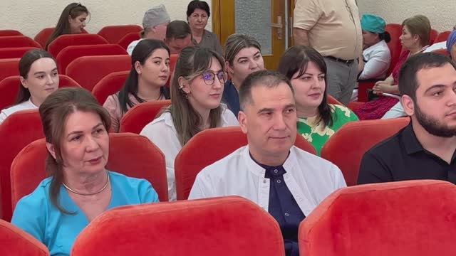 09-06-2025 г. В преддверии Дня Медицинского Работника руководство района чествовало коллектив ЦРБ смотреть онлайн