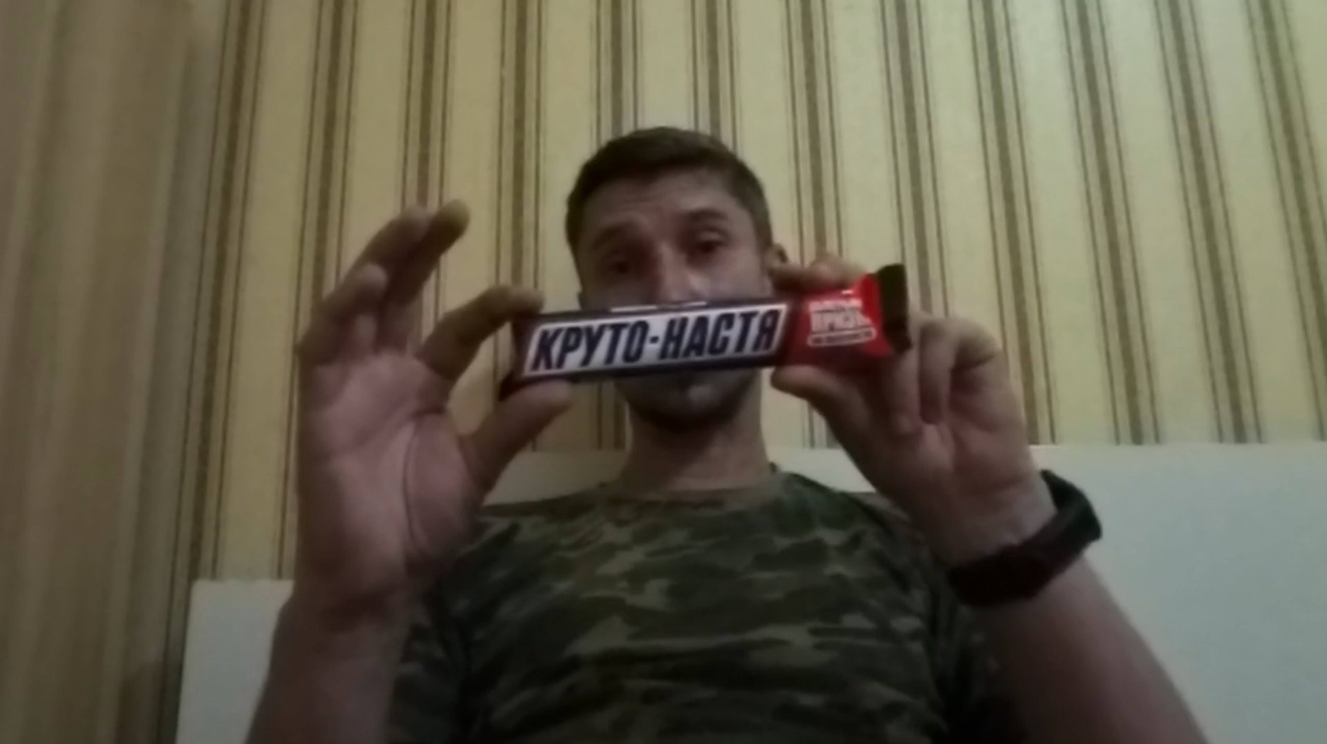 Сникерс с именами купил Snickers батончик шоколадный 🍫 Необычные шоколадки или дичь маркетолога? смотреть онлайн