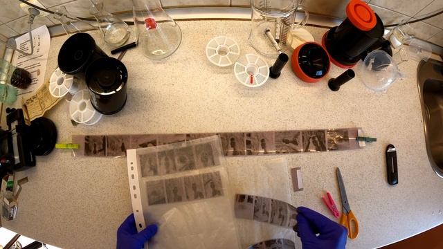 Как нарязвам чернобял фото филм - лента, с негативи, ср?