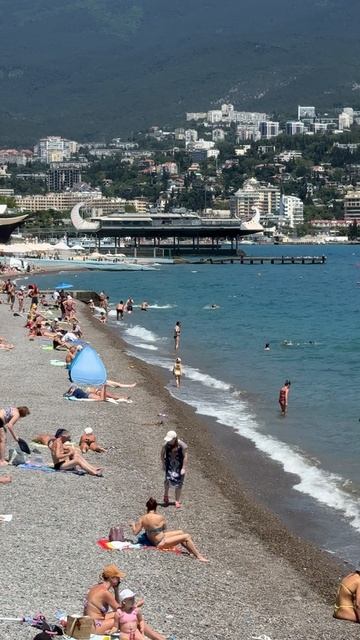 Что творится на пляже в Ялте? #ялта #ялта2025 #ялтакрым смотреть онлайн