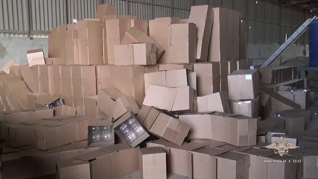 В Адыгее полицейские пресекли факт незаконного оборота спиртосодержащей продукции. смотреть онлайн