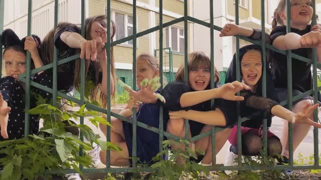 ЮЛЬКА-БАРАБУЛЬКА смотреть онлайн