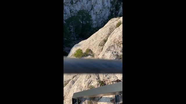 РЕШИЛСЯ ПРОЙТИ НАД ПРОПАСТЬЮ КРЫМ ГОРА АЙ ПЕТРИ ЯЛТА1