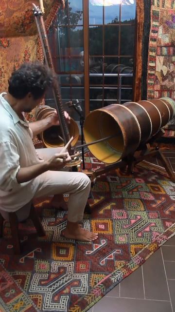 Yaybahar - это музыкальный инструмент, изобретенный турецким музыкантом Гёркемом Сёном смотреть онлайн