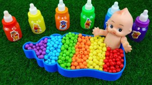 КУПАЕМ ПУПСИКА В РАЗНОЦВЕТНЫХ ШАРИКАХ ДЛЯ ДЕТЕЙ ДЕТСКИЙ РАЗВЛЕКАТЕЛЬНЫЙ КАНАЛ ИГРАЛКИ-ЗАЛИПАЛКИ