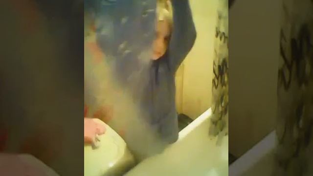 Школьница сняла влог. Десять минут кривляния на камер? смотреть онлайн